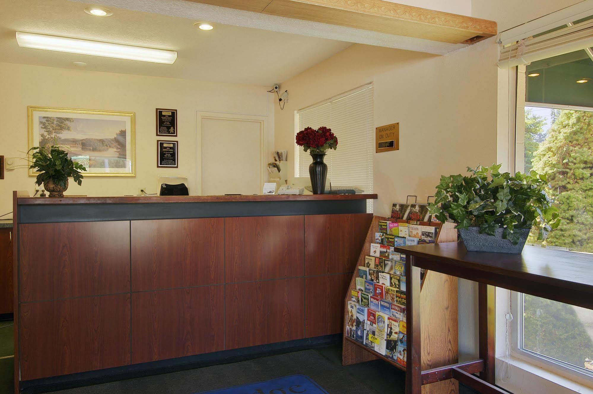 Knights Inn Salem Bagian luar foto